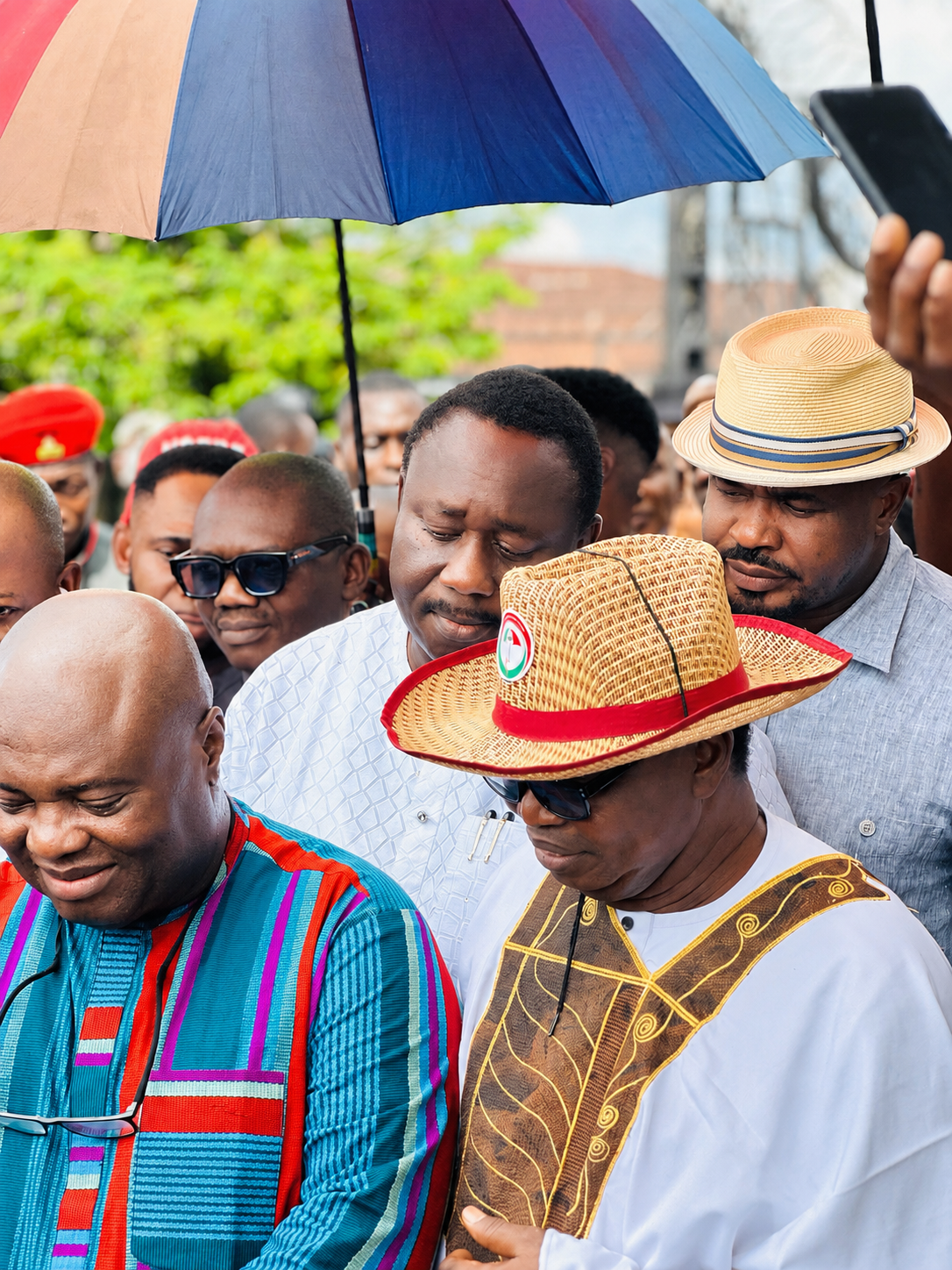 John Ifere with PDP leaders under an umbrella
